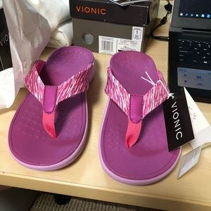 Pink vionic sandals 🩴